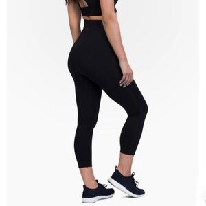 Belly Bandit Mother Tucker Capri Leggings